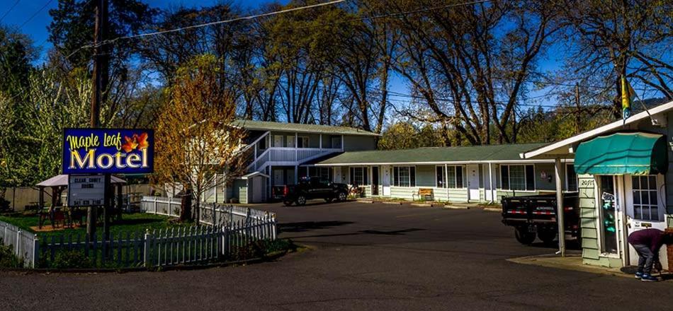 Maple Leaf Motel Shady Cove Luaran gambar
