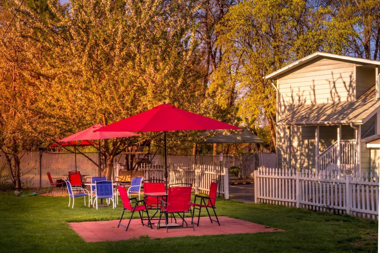 Maple Leaf Motel Shady Cove Luaran gambar